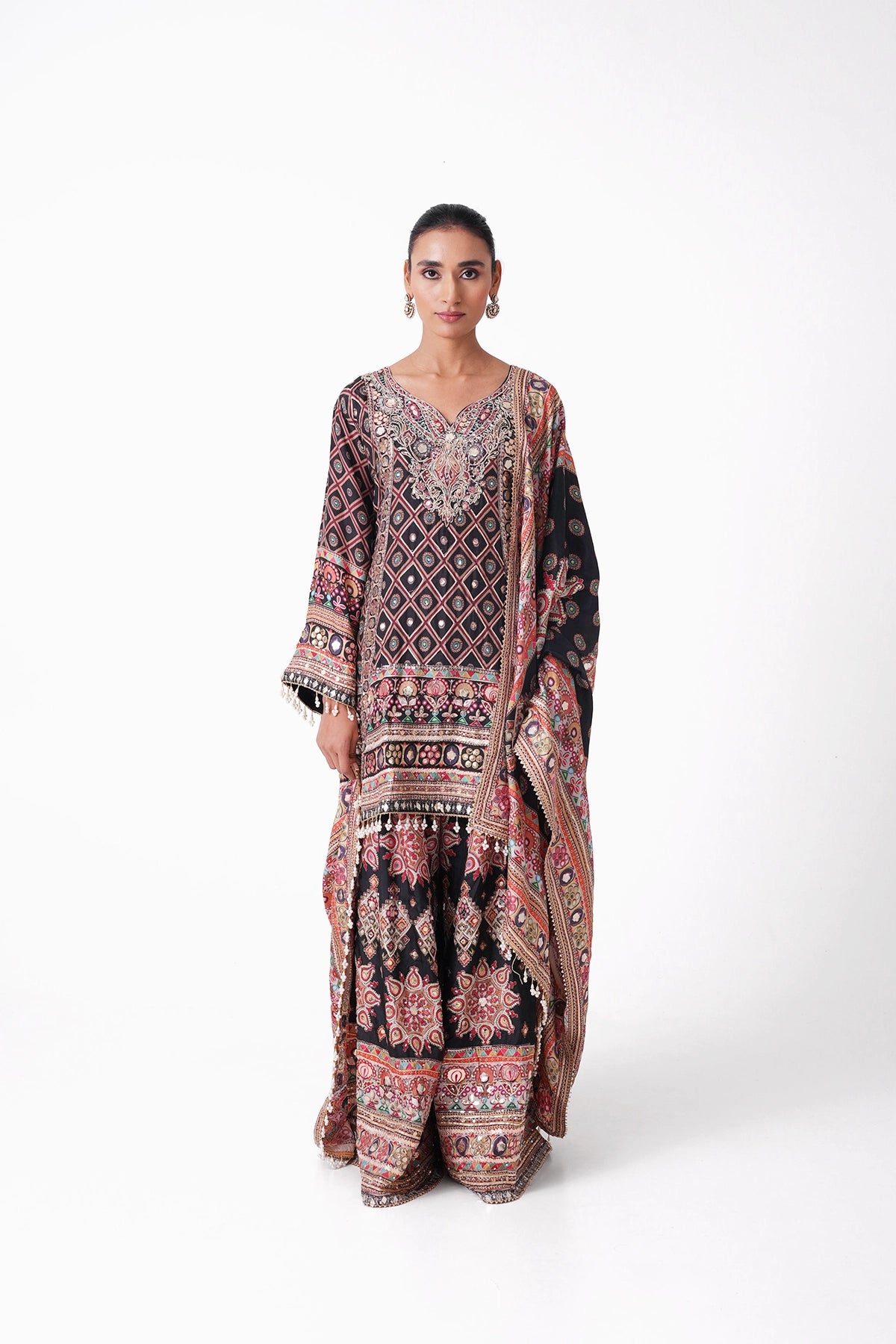 Black And White Multicoloured Printed Salvar Kameez Set In Crepe