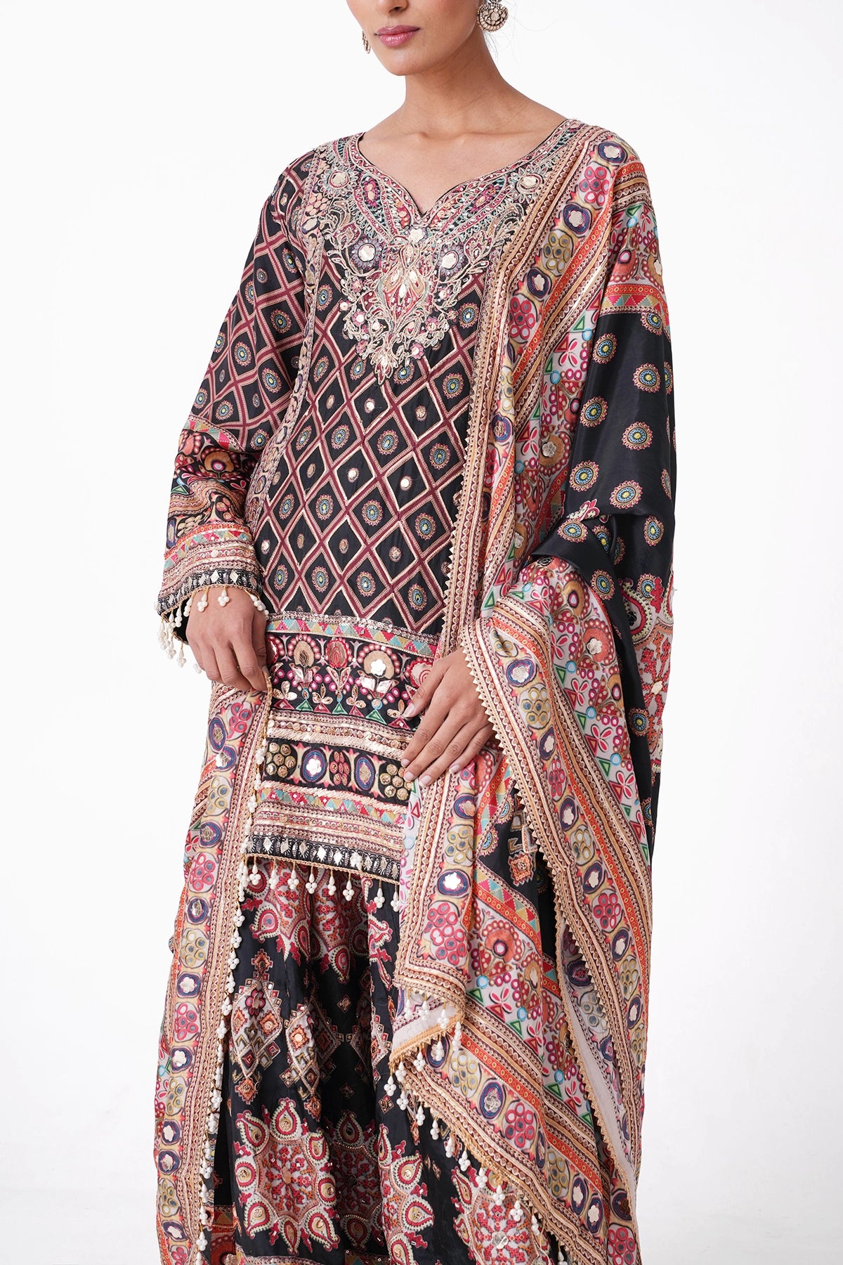 Black And White Multicoloured Printed Salvar Kameez Set In Crepe