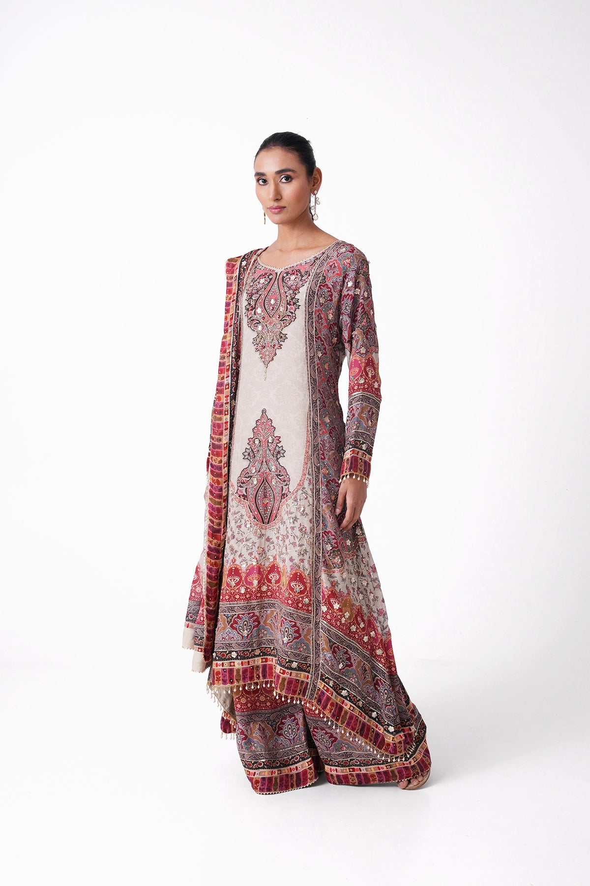 Black And White Multicoloured Printed Salvar Kameez Set In Crepe