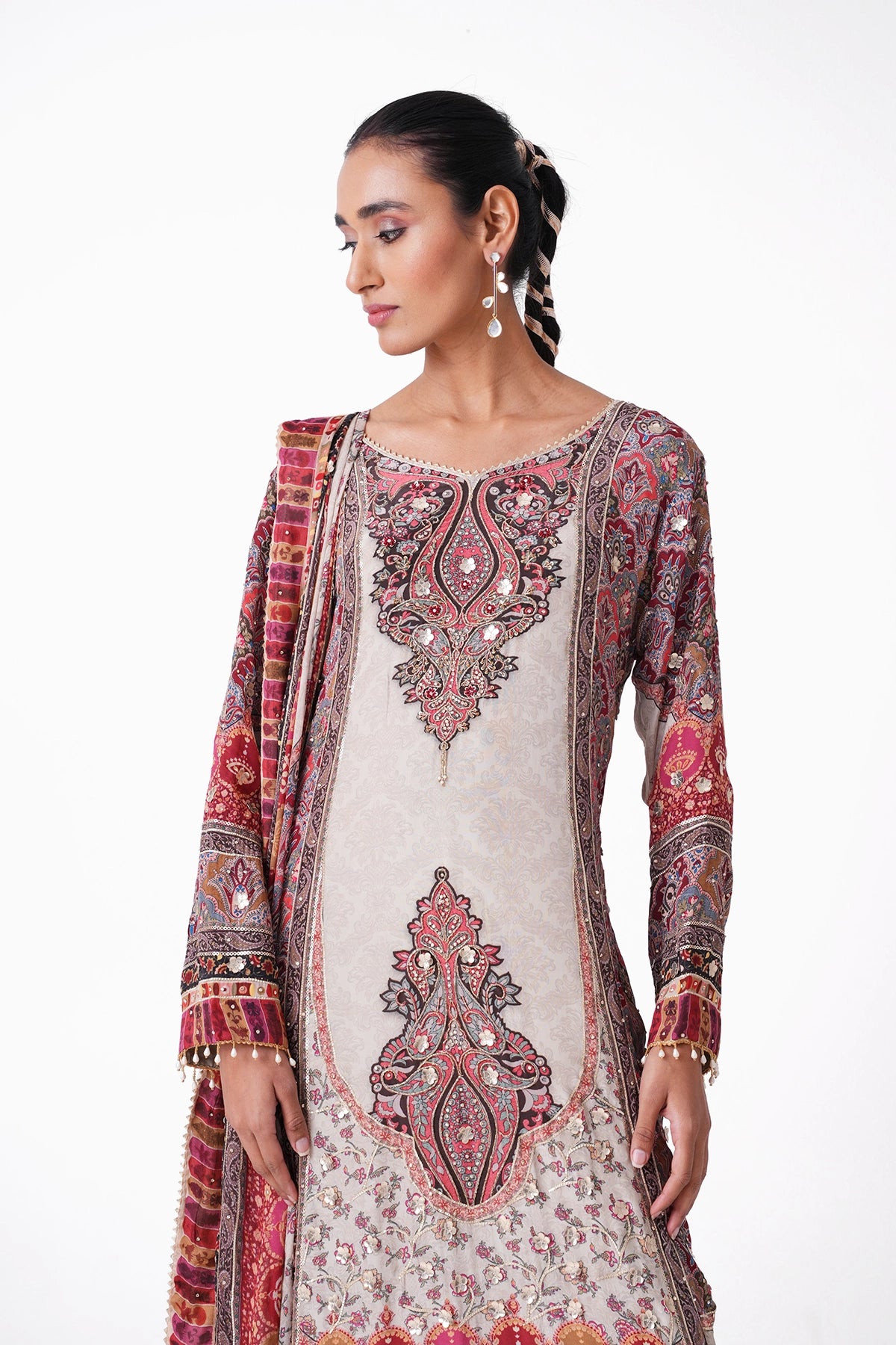 Black And White Multicoloured Printed Salvar Kameez Set In Crepe