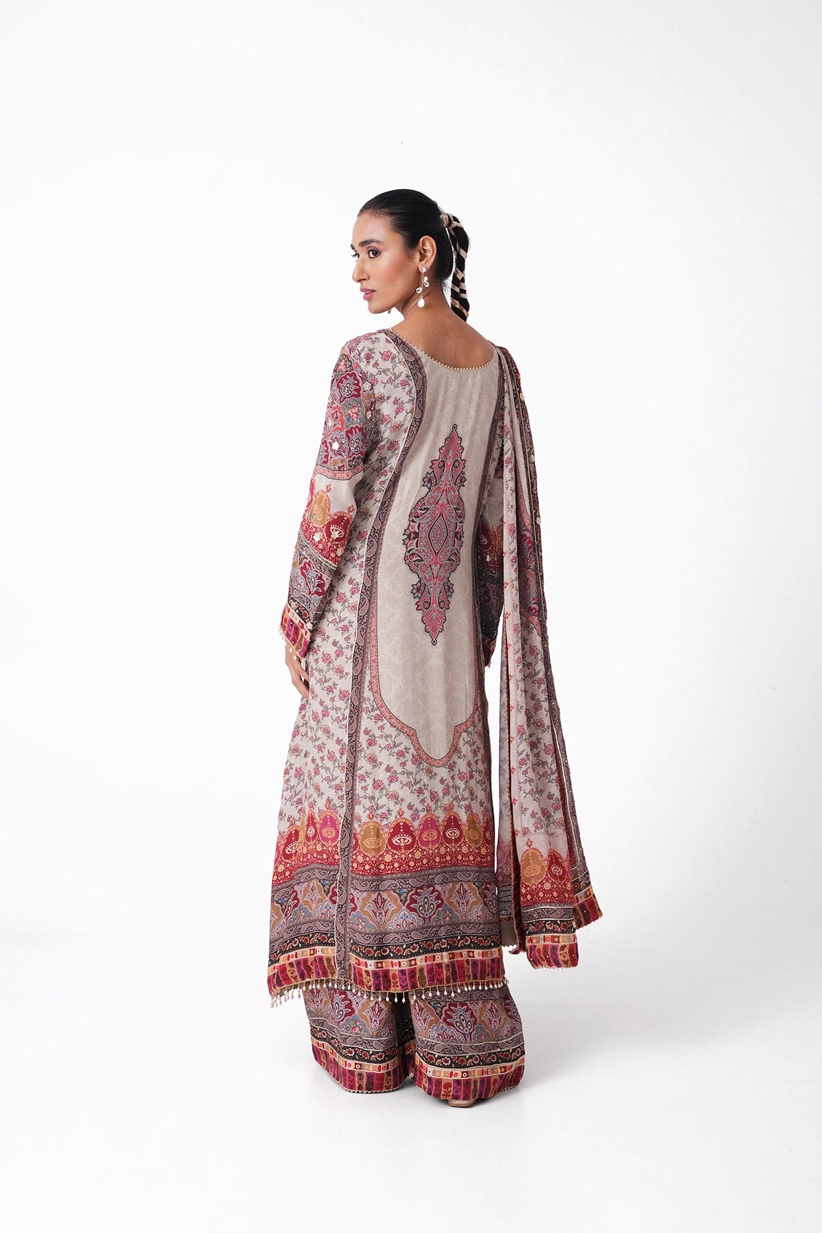 Black And White Multicoloured Printed Salvar Kameez Set In Crepe